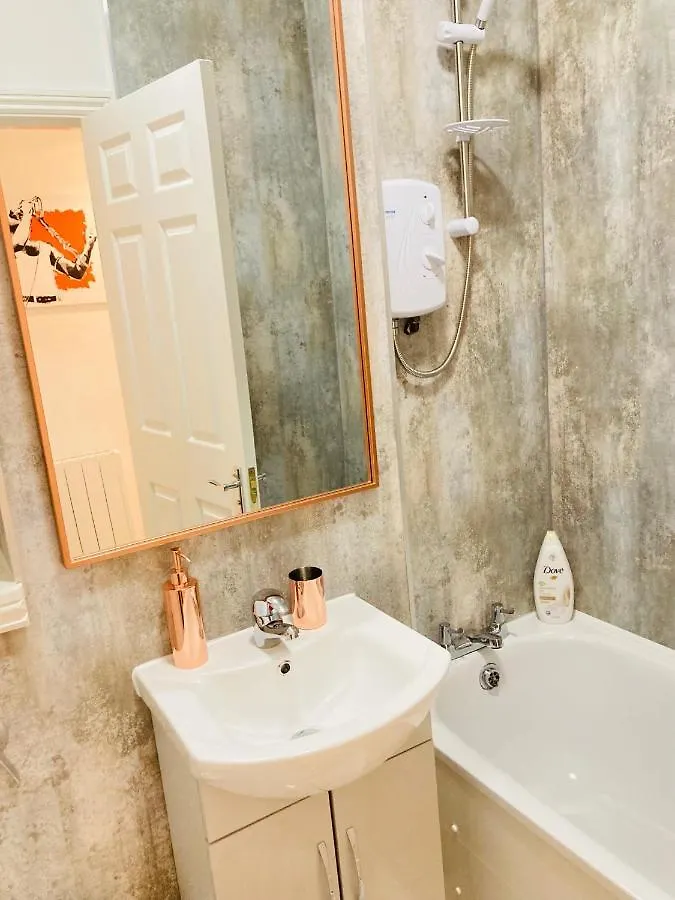 Funky Unique 2-Bedroom Apartment With Parking Brighton