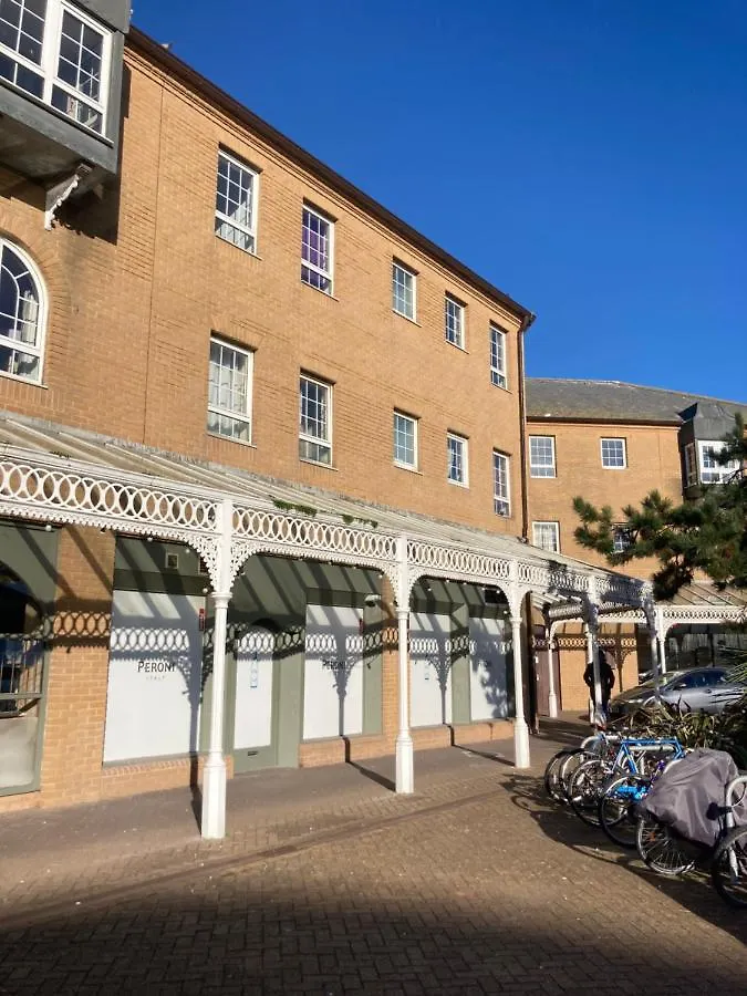 Funky Unique 2-Bedroom Apartment With Parking Brighton