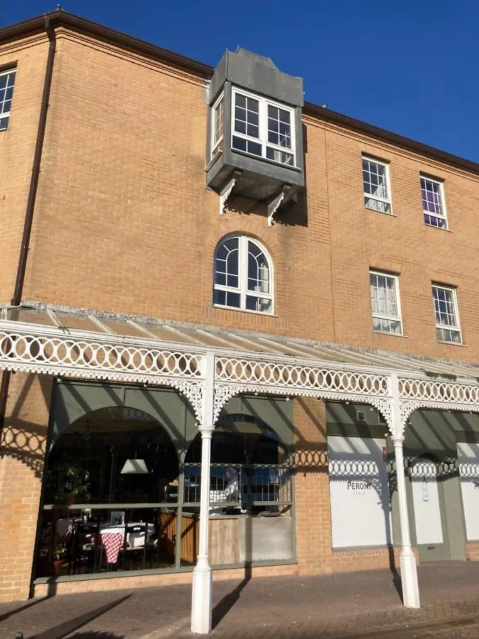 Funky Unique 2-Bedroom Apartment With Parking Brighton