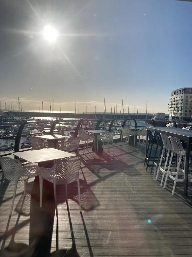 Funky Unique 2-Bedroom Apartment With Parking Brighton