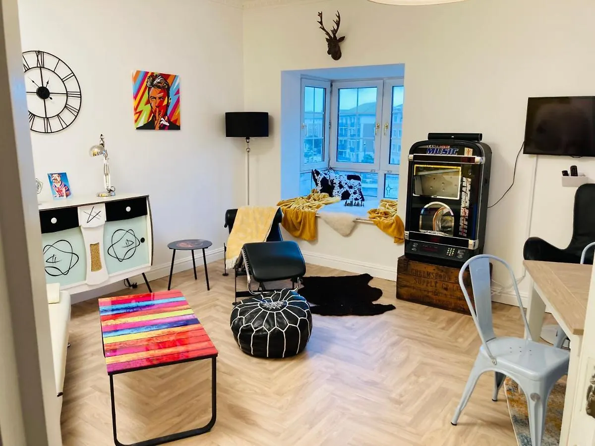 Funky Unique 2-Bedroom Apartment With Parking Brighton 0*,