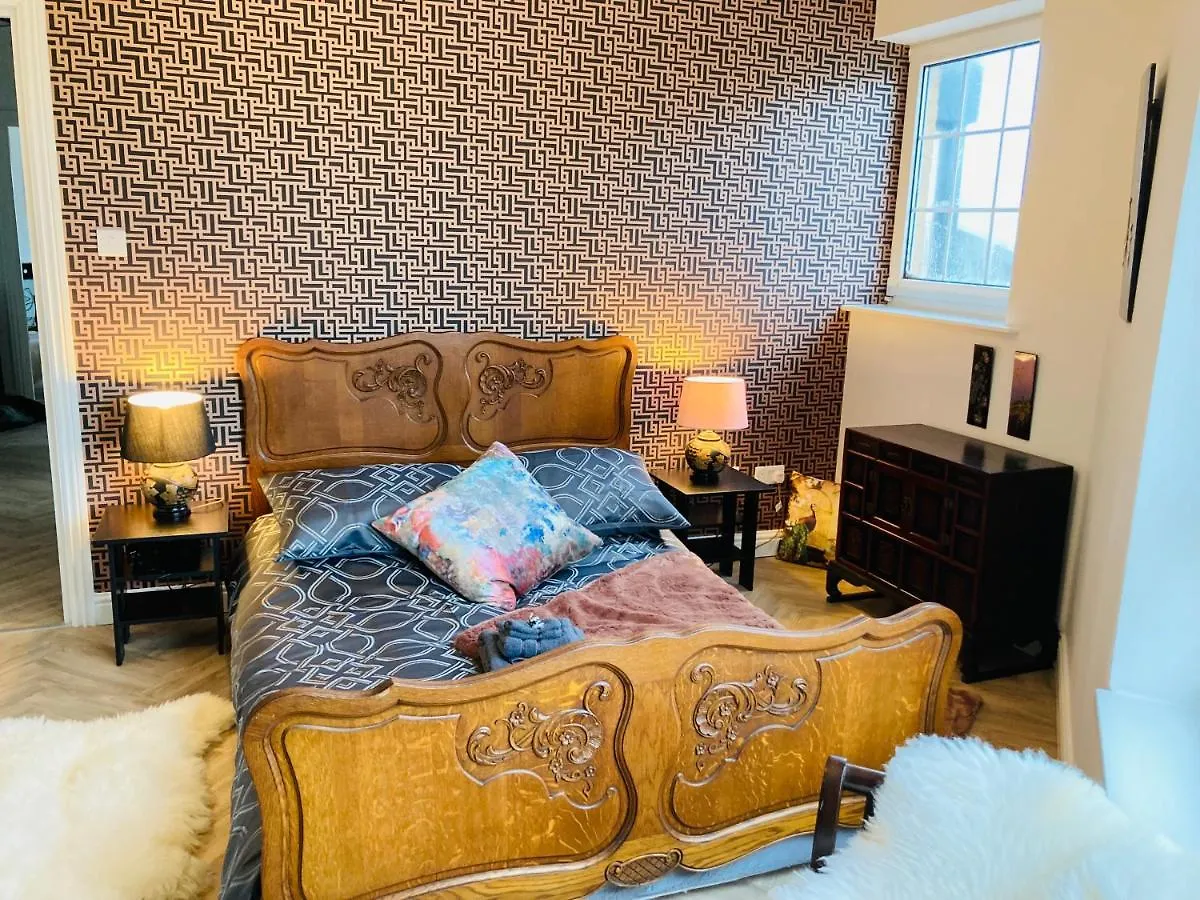 Funky Unique 2-Bedroom Apartment With Parking Brighton 0*,  United Kingdom