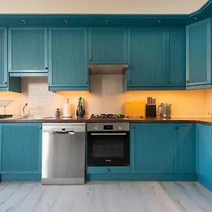 Central 2Br Modern Apartment 5Mins To Train Station Apartment