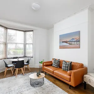 Serenity Square - Wow Location Sleeps 4 Apartment