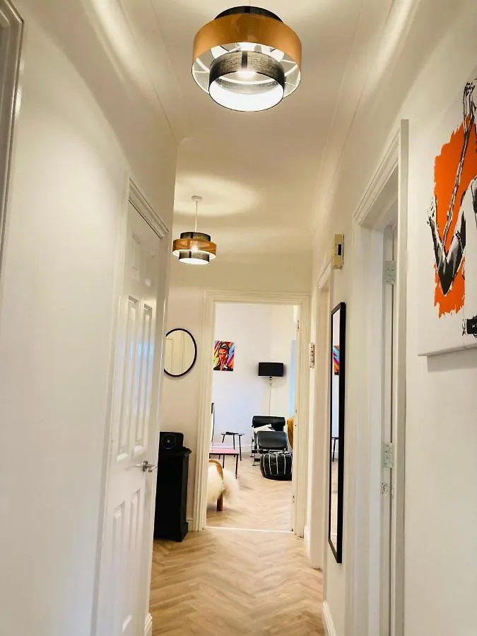 Funky Unique 2-Bedroom Apartment With Parking Brighton 0*,