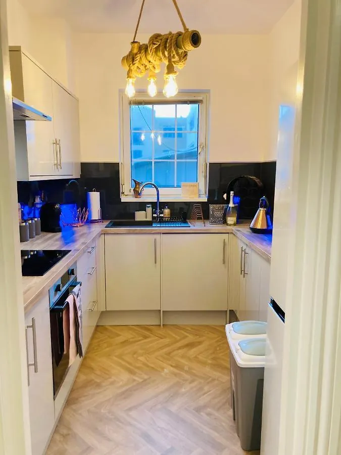 Funky Unique 2-Bedroom Apartment With Parking Brighton 0*,  United Kingdom