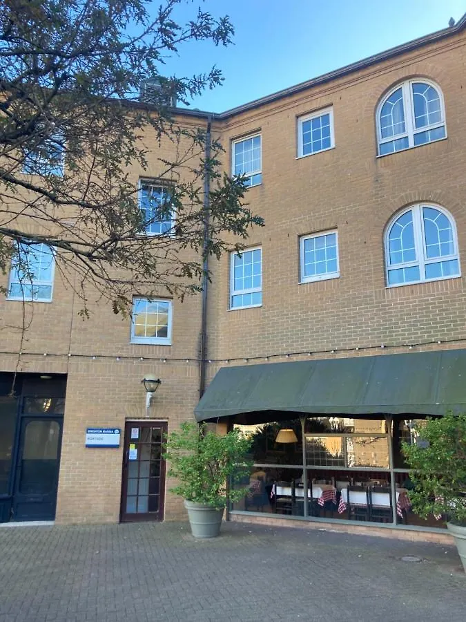 Funky Unique 2-Bedroom Apartment With Parking Brighton