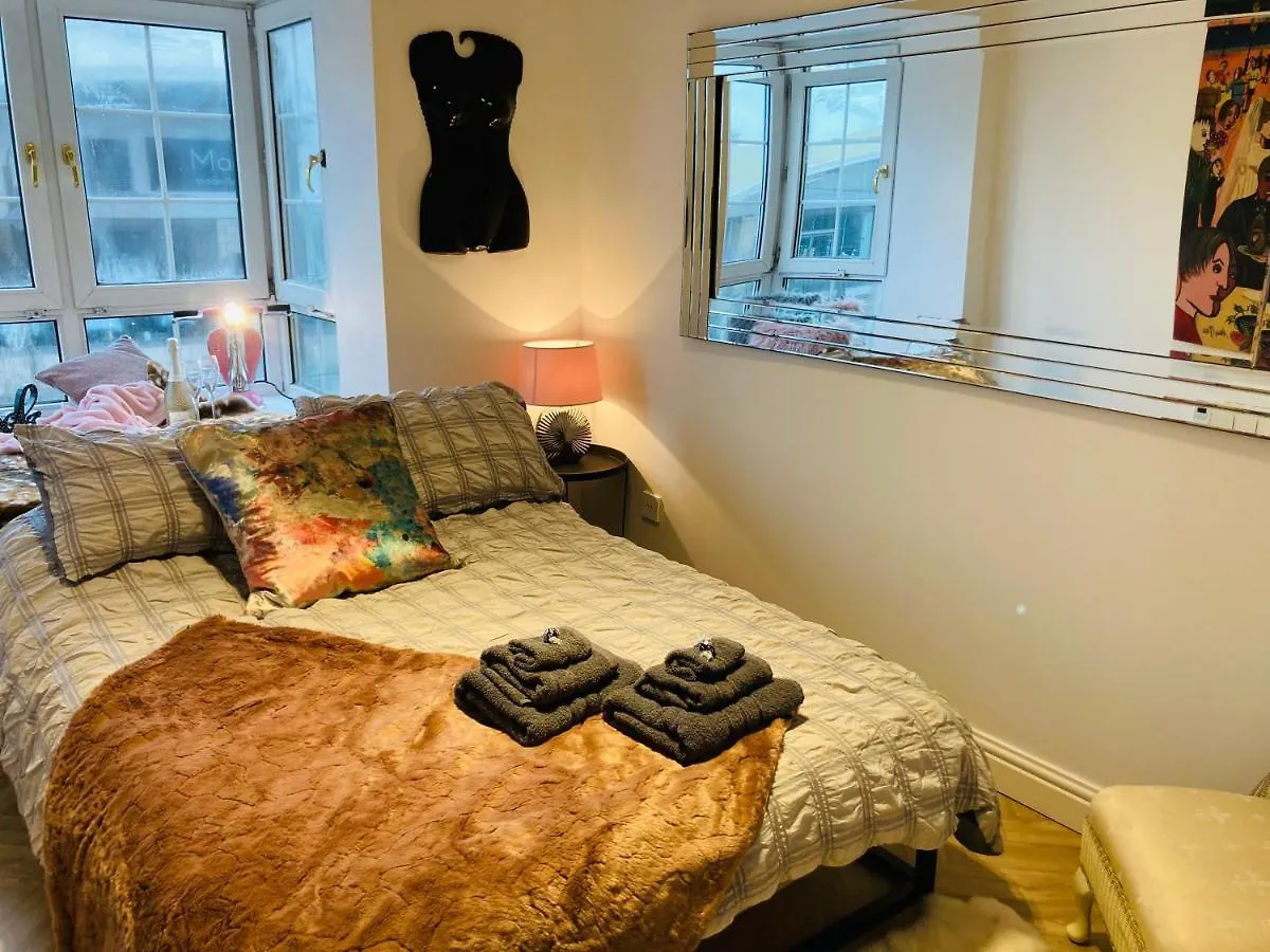 Funky Unique 2-Bedroom Apartment With Parking Brighton 0*,  United Kingdom